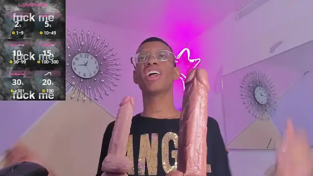 Snapshot of Tiffany_Valentine15 chatting on November 2025 12:40:01 PM Tiffany Valentine15 online show from November 2025 12:40:01 PM