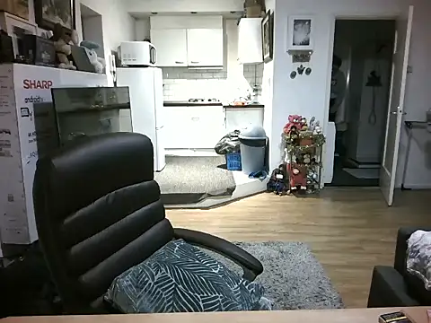 Snapshot of mihaimichael chatting on November 2025 08:19:02 PM mihaimichael online show from November 2025 08:19:02 PM