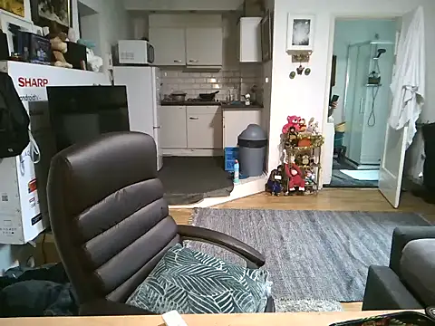 Snapshot of mihaimichael chatting on November 2025 02:35:01 PM mihaimichael online show from November 2025 02:35:01 PM