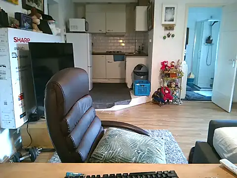 Snapshot of mihaimichael chatting on November 2025 01:54:02 PM mihaimichael online show from November 2025 01:54:02 PM