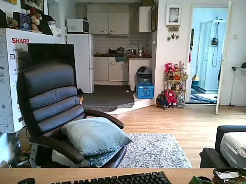 Snapshot of mihaimichael chatting on November 2025 12:16:02 PM mihaimichael online show from November 2025 12:16:02 PM