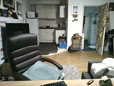 Snapshot of mihaimichael chatting on November 2025 02:30:01 PM mihaimichael online show from November 2025 02:30:01 PM