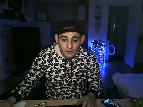 Snapshot of mihaimichael chatting on November 2025 03:21:02 AM mihaimichael online show from November 2025 03:21:02 AM