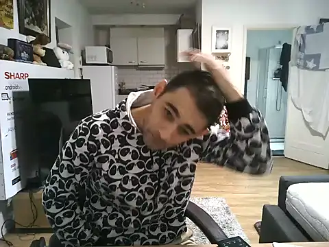 Snapshot of mihaimichael chatting on December 2025 01:31:02 PM mihaimichael online show from December 2025 01:31:02 PM