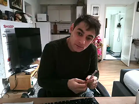 Snapshot of mihaimichael chatting on December 2025 01:48:01 PM mihaimichael online show from December 2025 01:48:01 PM