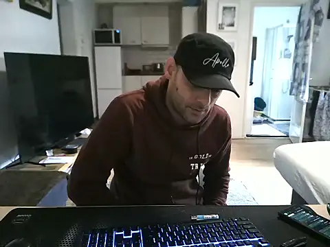 mihaimichael online show from April 2026 12:03:02 PM