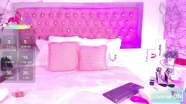 Tayzon Foxxx online show from September 2025 12:50:01 PM