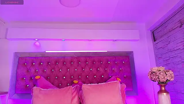 Tayzon Foxxx online show from December 2025 08:35:01 PM