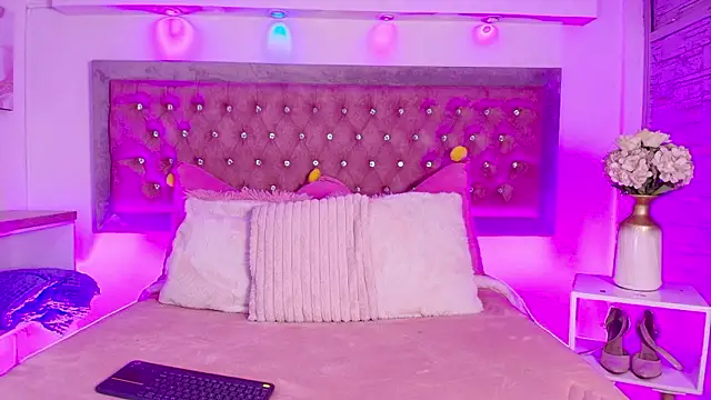 Tayzon Foxxx online show from February 2026 12:58:01 PM