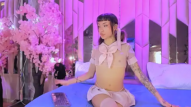 MadisonWood01 online show from November 2025 02:26:01 PM