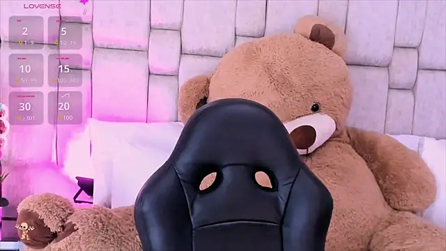 Snapshot of Marilyn-Cooper chatting on December 2024 07:05:01 AM Marilyn-Cooper online show from December 2024 07:05:01 AM