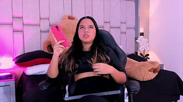 Snapshot of Marilyn-Cooper chatting on December 2024 03:54:01 AM Marilyn-Cooper online show from December 2024 03:54:01 AM