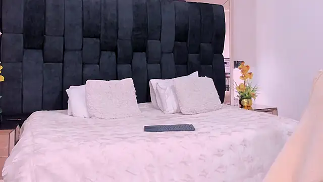 Snapshot of Marilyn-Cooper chatting on December 2024 04:30:01 PM Marilyn-Cooper online show from December 2024 04:30:01 PM