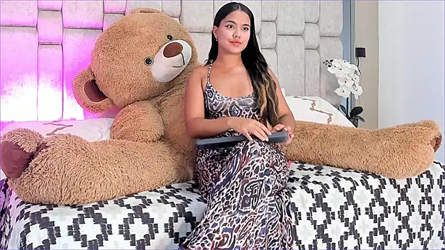 Snapshot of Marilyn-Cooper chatting on January 2025 03:56:02 AM Marilyn-Cooper online show from January 2025 03:56:02 AM