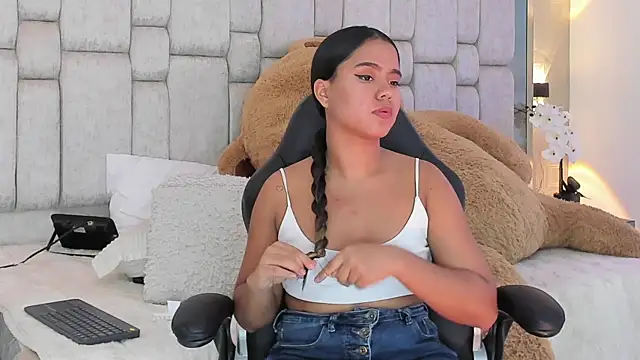 Snapshot of Marilyn-Cooper chatting on February 2025 07:33:01 AM Marilyn-Cooper online show from February 2025 07:33:01 AM