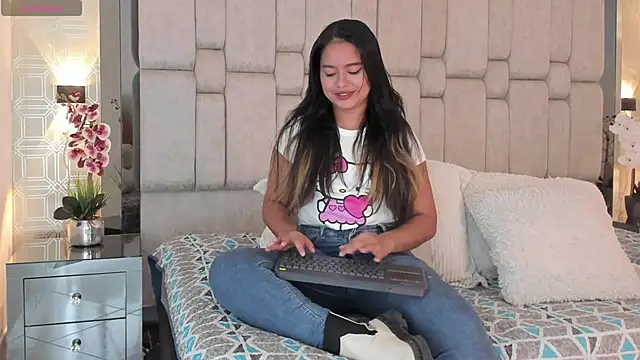 Snapshot of Marilyn-Cooper chatting on February 2025 04:25:01 AM Marilyn-Cooper online show from February 2025 04:25:01 AM