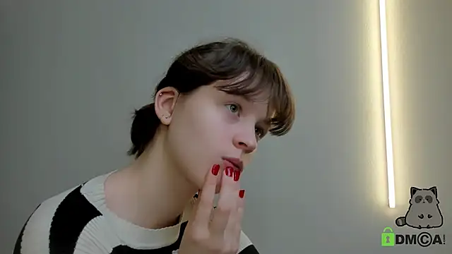 Snapshot of Alina_Mills chatting on November 2025 08:35:01 AM Alina Mills online show from November 2025 08:35:01 AM