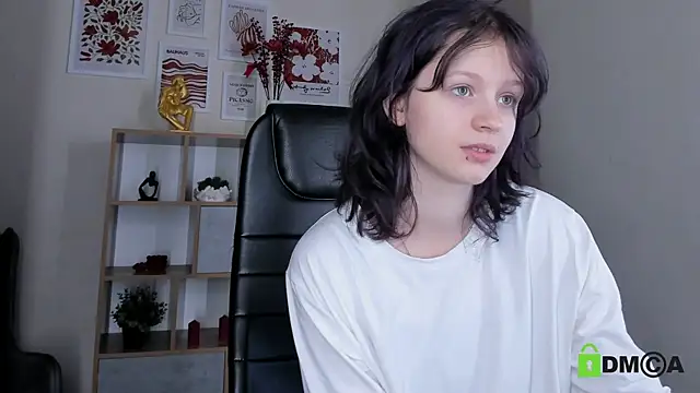 Snapshot of Alina_Mills chatting on August 2026 08:35:02 AM Alina Mills online show from August 2026 08:35:02 AM