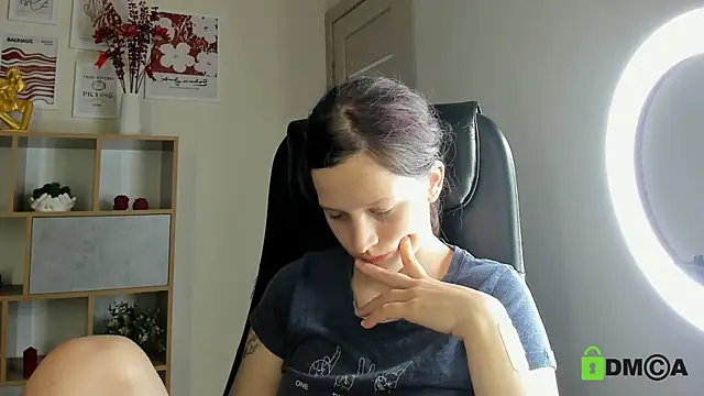 Snapshot of Alina_Mills chatting on August 2026 12:07:01 PM Alina Mills online show from August 2026 12:07:01 PM