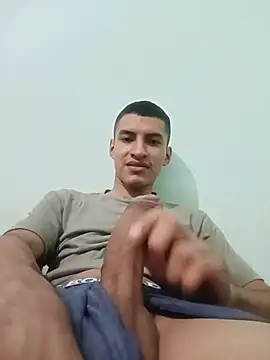 Snapshot of Rogersmit2 chatting on June 2026 07:00:02 PM Rogersmit2 online show from June 2026 07:00:02 PM