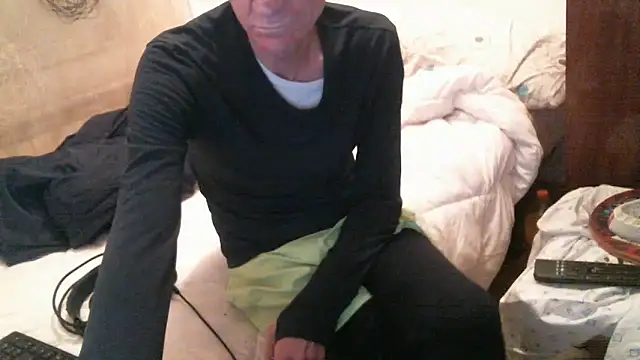 Snapshot of bravo23toro chatting on March 2025 10:22:02 PM bravo23toro online show from March 2025 10:22:02 PM