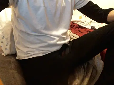 Snapshot of bravo23toro chatting on December 2025 08:47:02 PM bravo23toro online show from December 2025 08:47:02 PM