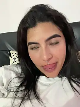 Snapshot of _luna_torres chatting on March 2025 04:38:01 AM  luna torres online show from March 2025 04:38:01 AM