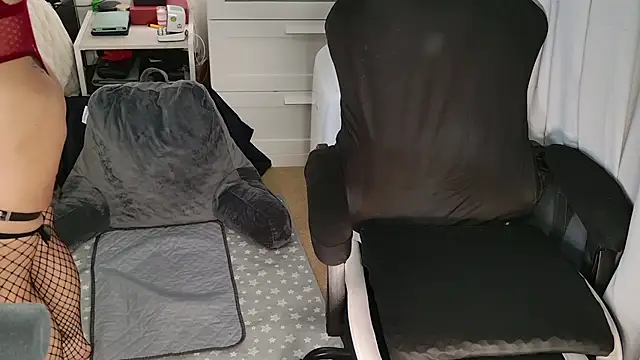 Snapshot of SpikedBella chatting on February 2025 09:32:02 PM SpikedBella online show from February 2025 09:32:02 PM