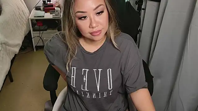 Snapshot of SpikedBella chatting on March 2025 11:57:02 PM SpikedBella online show from March 2025 11:57:02 PM