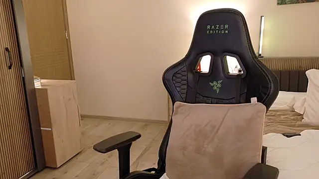 Snapshot of joycesilver chatting on September 2025 08:07:01 AM joycesilver online show from September 2025 08:07:01 AM