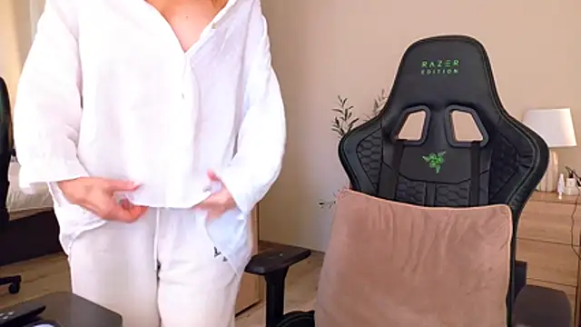 joycesilver online show from April 2026 09:32:02 AM