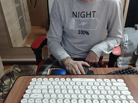 uncutguy01 online show from October 2025 04:45:02 AM