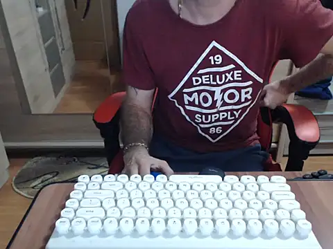 uncutguy01 online show from October 2025 04:24:01 AM