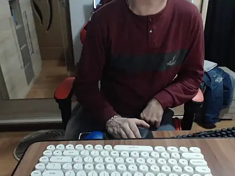 uncutguy01 online show from November 2025 04:35:01 AM