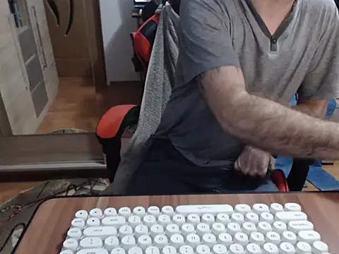 uncutguy01 online show from November 2025 04:22:01 AM