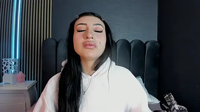 Nicolette ks  online show from April 2026 04:46:02 AM