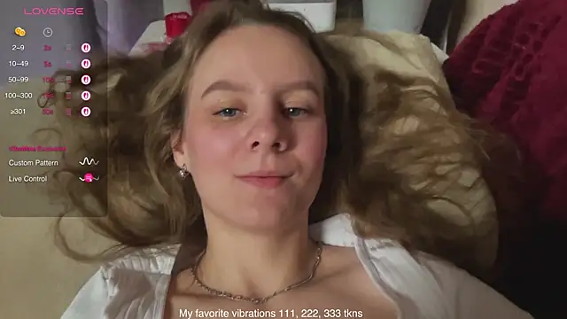 Snapshot of Hot_Thumbelina chatting on November 2025 02:22:02 AM Hot Thumbelina online show from November 2025 02:22:02 AM