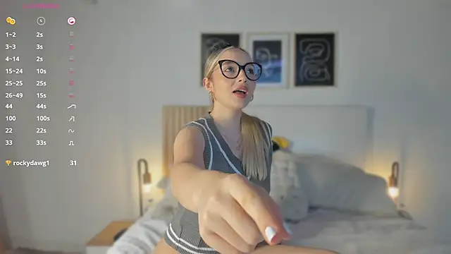 Snapshot of Ajen_Blondie chatting on September 2025 04:41:02 PM Ajen Blondie online show from September 2025 04:41:02 PM
