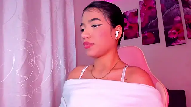 Snapshot of Alissarhys26 chatting on February 2025 12:30:01 AM Alissarhys26 online show from February 2025 12:30:01 AM