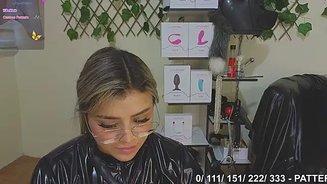 Snapshot of Sweett_Mollyy chatting on March 2025 10:59:01 PM Sweett Mollyy online show from March 2025 10:59:01 PM