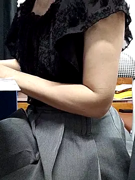 Snapshot of Haralushiaaa chatting on October 2025 06:03:01 AM Haralushiaaa online show from October 2025 06:03:01 AM