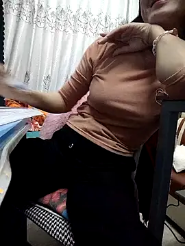 Snapshot of Haralushiaaa chatting on November 2025 01:21:02 PM Haralushiaaa online show from November 2025 01:21:02 PM