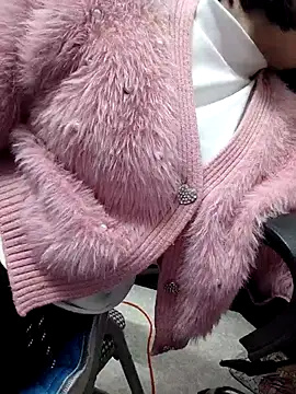 Snapshot of Haralushiaaa chatting on December 2025 12:32:01 PM Haralushiaaa online show from December 2025 12:32:01 PM