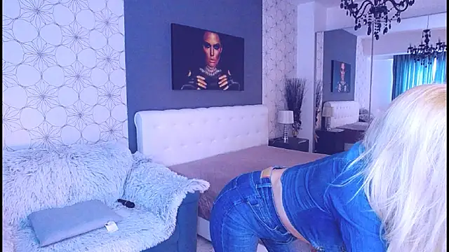 Snapshot of MaryMatiss chatting on December 2025 08:07:02 AM MaryMatiss online show from December 2025 08:07:02 AM