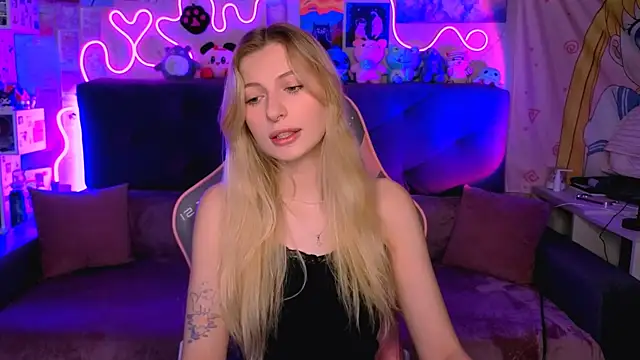 Maria Hunt online show from November 2025 03:05:01 AM