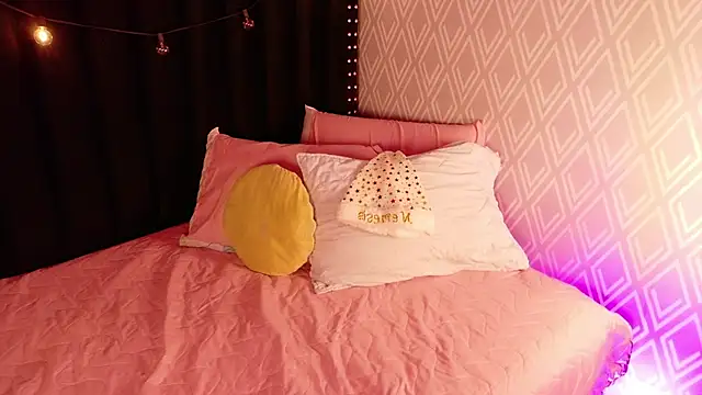 littleebluee online show from December 2025 03:04:01 AM