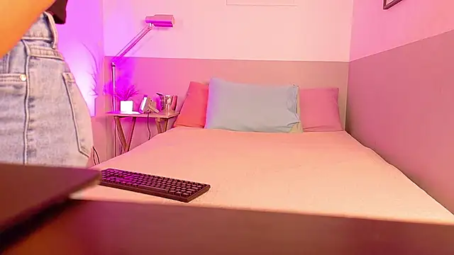 Snapshot of littleebluee chatting on February 2026 12:30:02 PM littleebluee online show from February 2026 12:30:02 PM