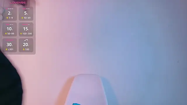 Snapshot of littleebluee chatting on February 2026 02:50:02 AM littleebluee online show from February 2026 02:50:02 AM