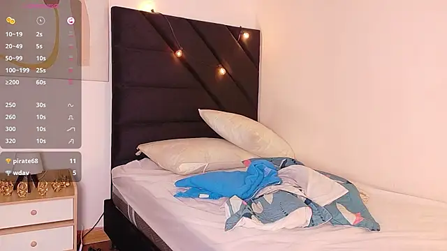 Snapshot of littleebluee chatting on June 2026 07:37:02 PM littleebluee online show from June 2026 07:37:02 PM