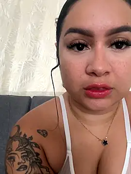 Pretty Isadora online show from November 2025 09:03:02 PM